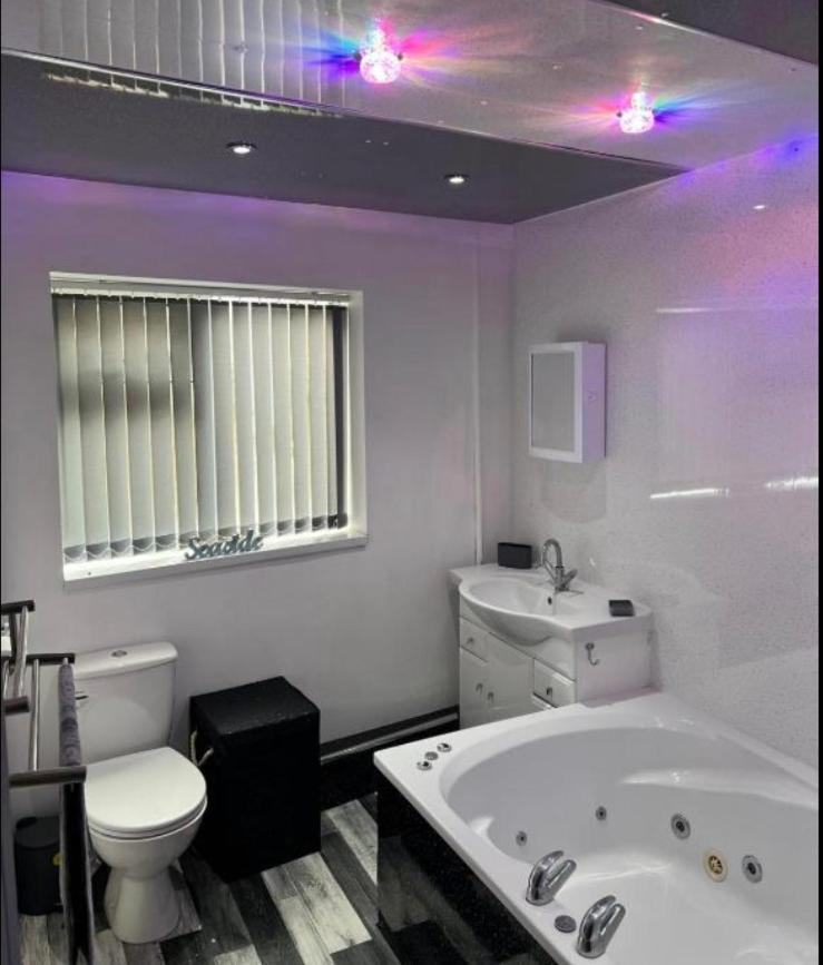 Sea View Apartment Large Balcony Whirlpool Bath 2 Bedrooms Sky Glass Tv Bridlington Bagian luar foto