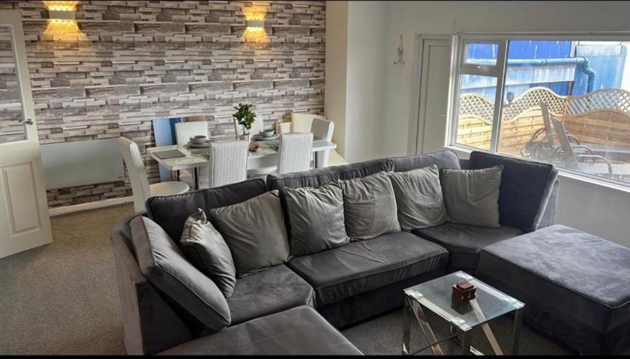 Sea View Apartment Large Balcony Whirlpool Bath 2 Bedrooms Sky Glass Tv Bridlington Bagian luar foto