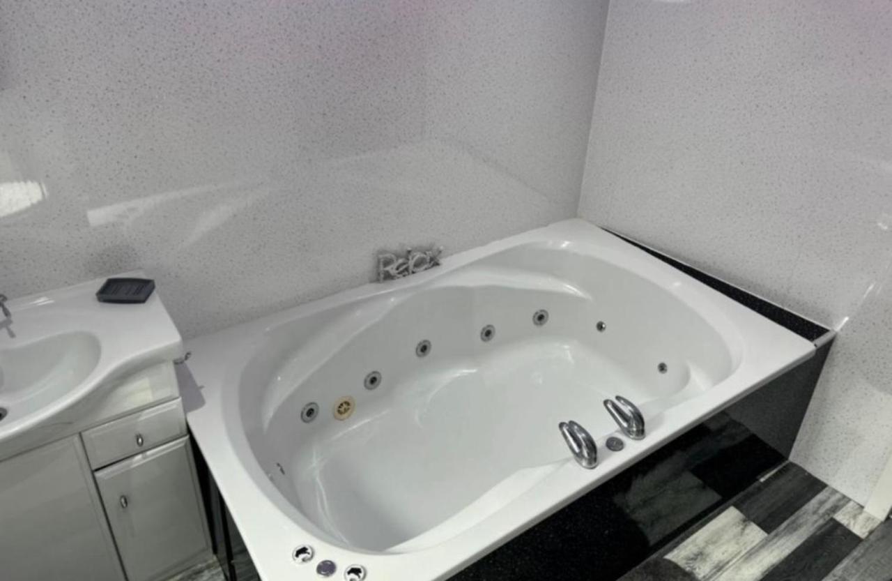 Sea View Apartment Large Balcony Whirlpool Bath 2 Bedrooms Sky Glass Tv Bridlington Bagian luar foto